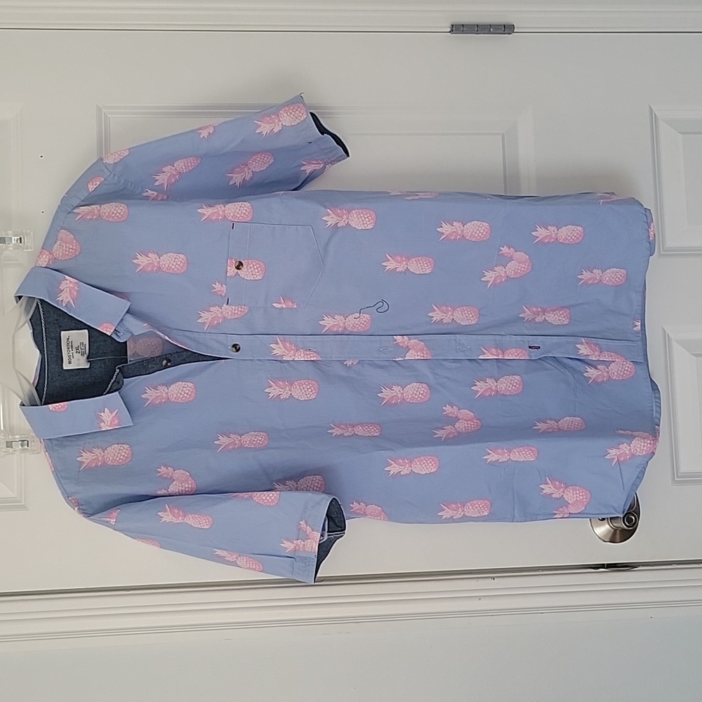 * Sale * NWT Mens Pineapple Shirt